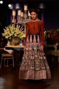 hpse_normal__1916944581_Model walks for Manish Malhotra show at PCJ Delhi Couture Week 2013 on 4th Aug 2013 (227)